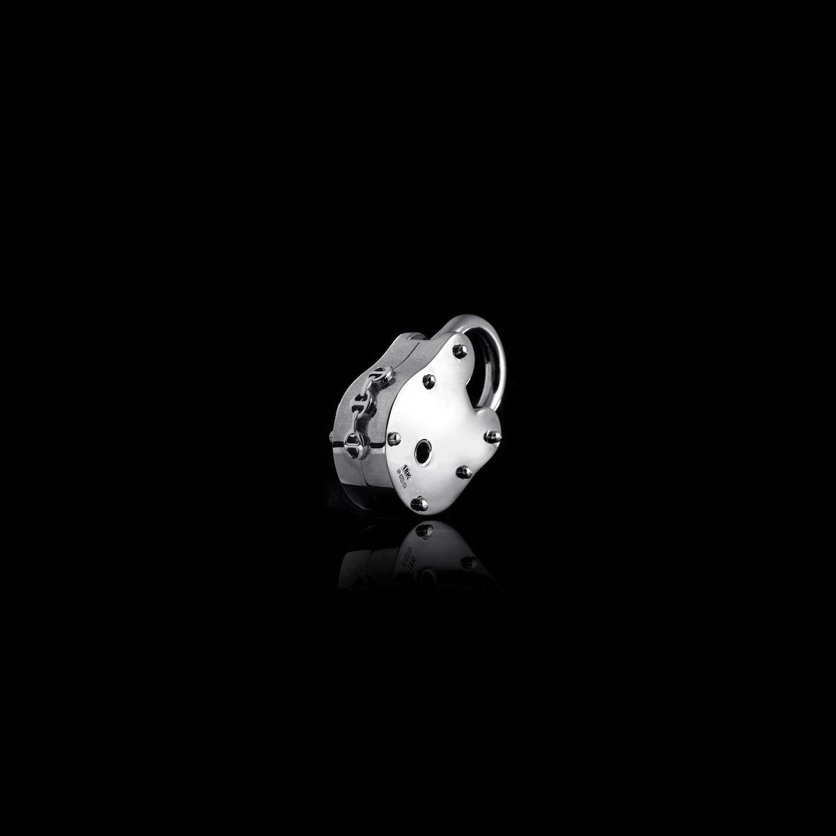 19mm Lock pendant in 18K white gold, back view