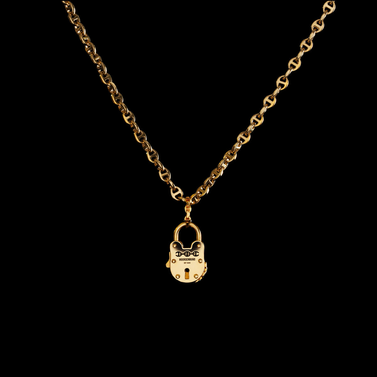 25mm Lock pendant in 18K yellow gold, hanging