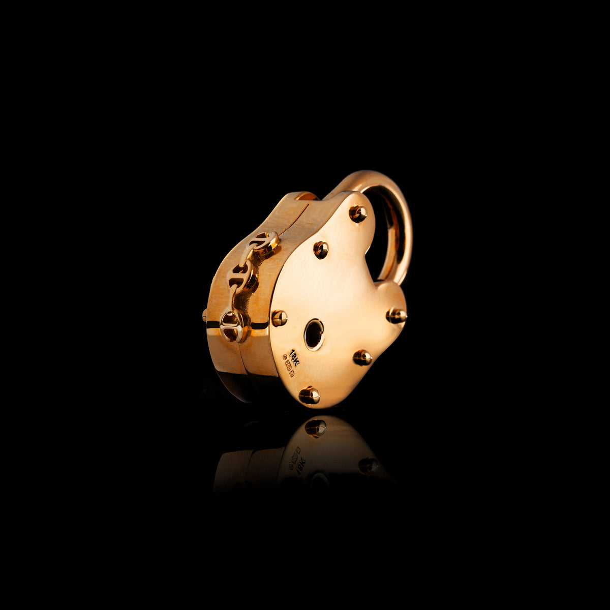 30mm Lock pendant in 18K rose gold, back view
