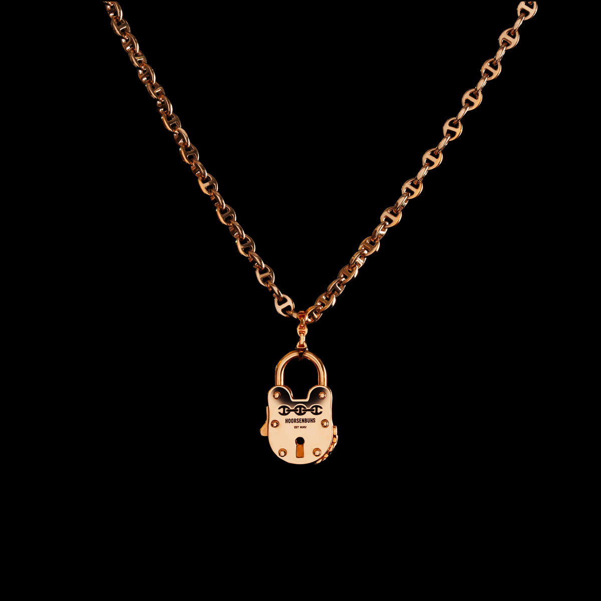 30mm Lock pendant in 18K rose gold, hanging