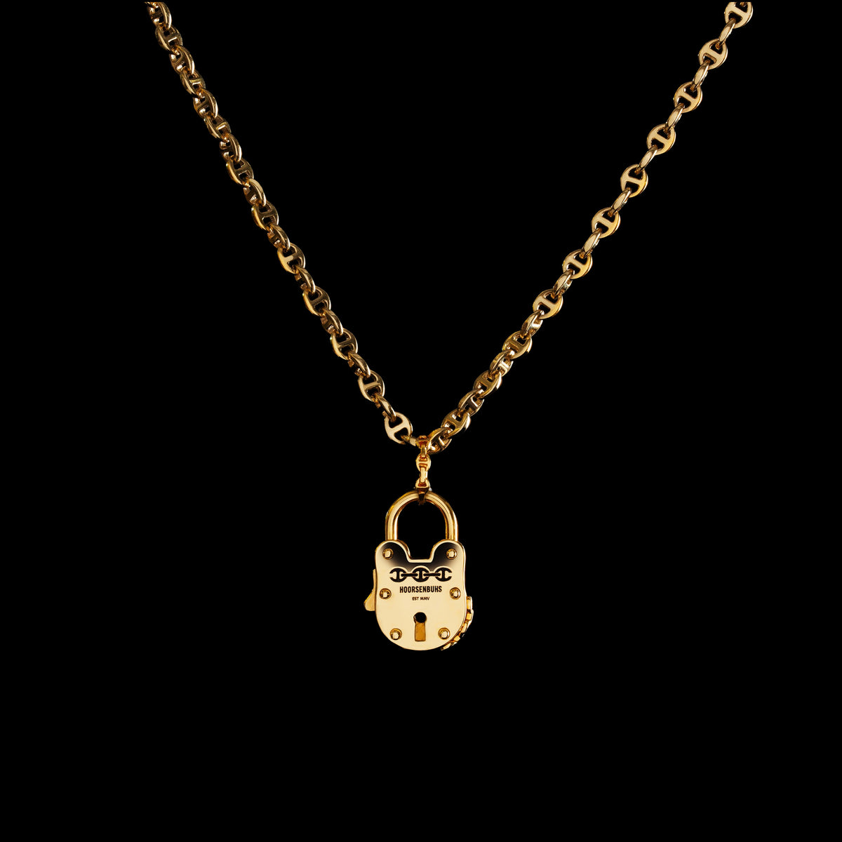 30mm Lock pendant in 18K yellow gold, hanging