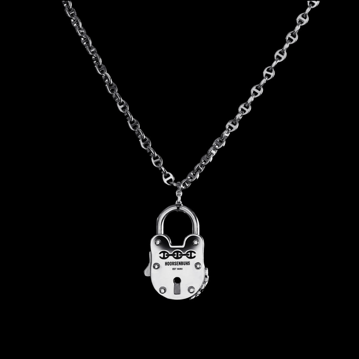 35mm Lock pendant in 18K white gold, hanging