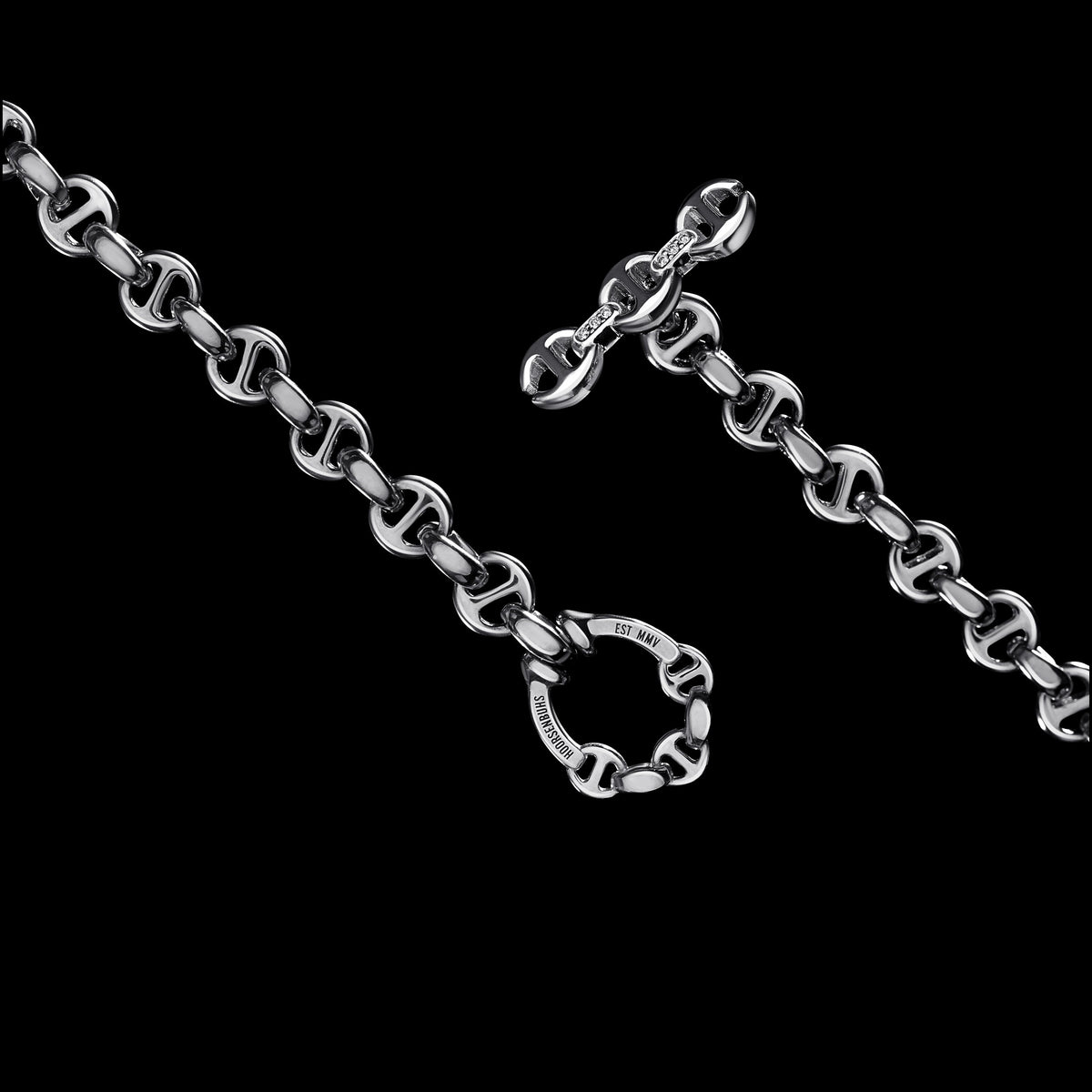 ID Bracelet in 18K white gold, toggle closure detail