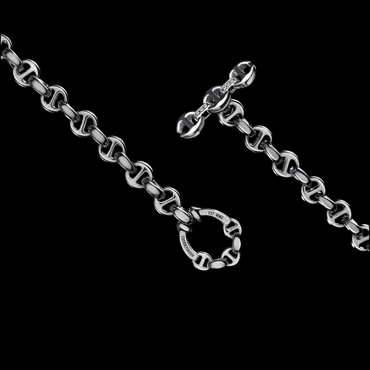 Antiquated Diamond ID Bracelet in 18K white gold, toggle closure detail