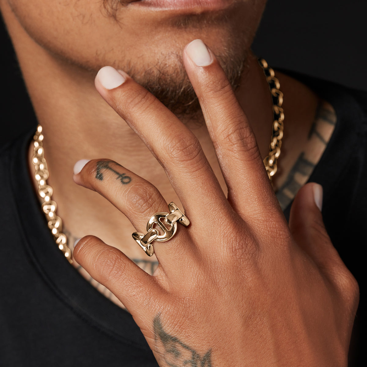 Quad Link ring in 18K yellow gold, worn on the hand
