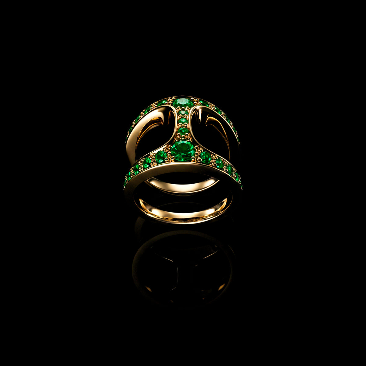 Brute Phantom with Emeralds ring in 18K gold by HOORSENBUHS®