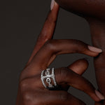 Phantom Clique Antiquated ring in 18K gold, detail