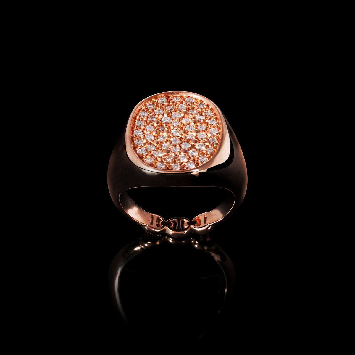 Signet Ring with Diamonds in 18K rose gold