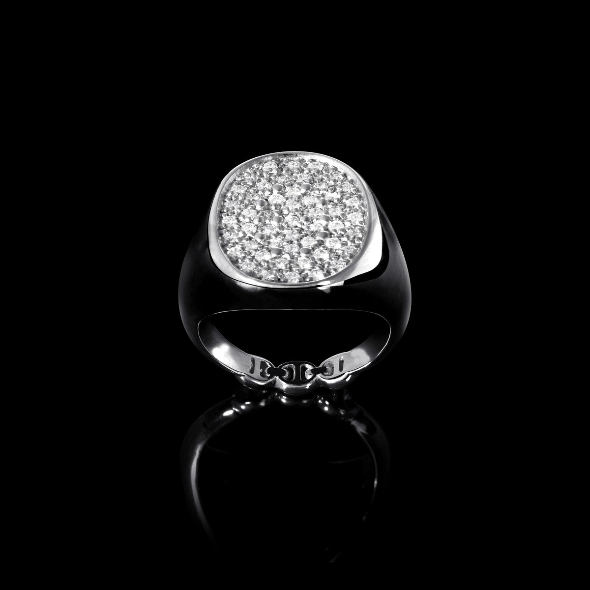 Signet Ring with Diamonds in 18K white gold