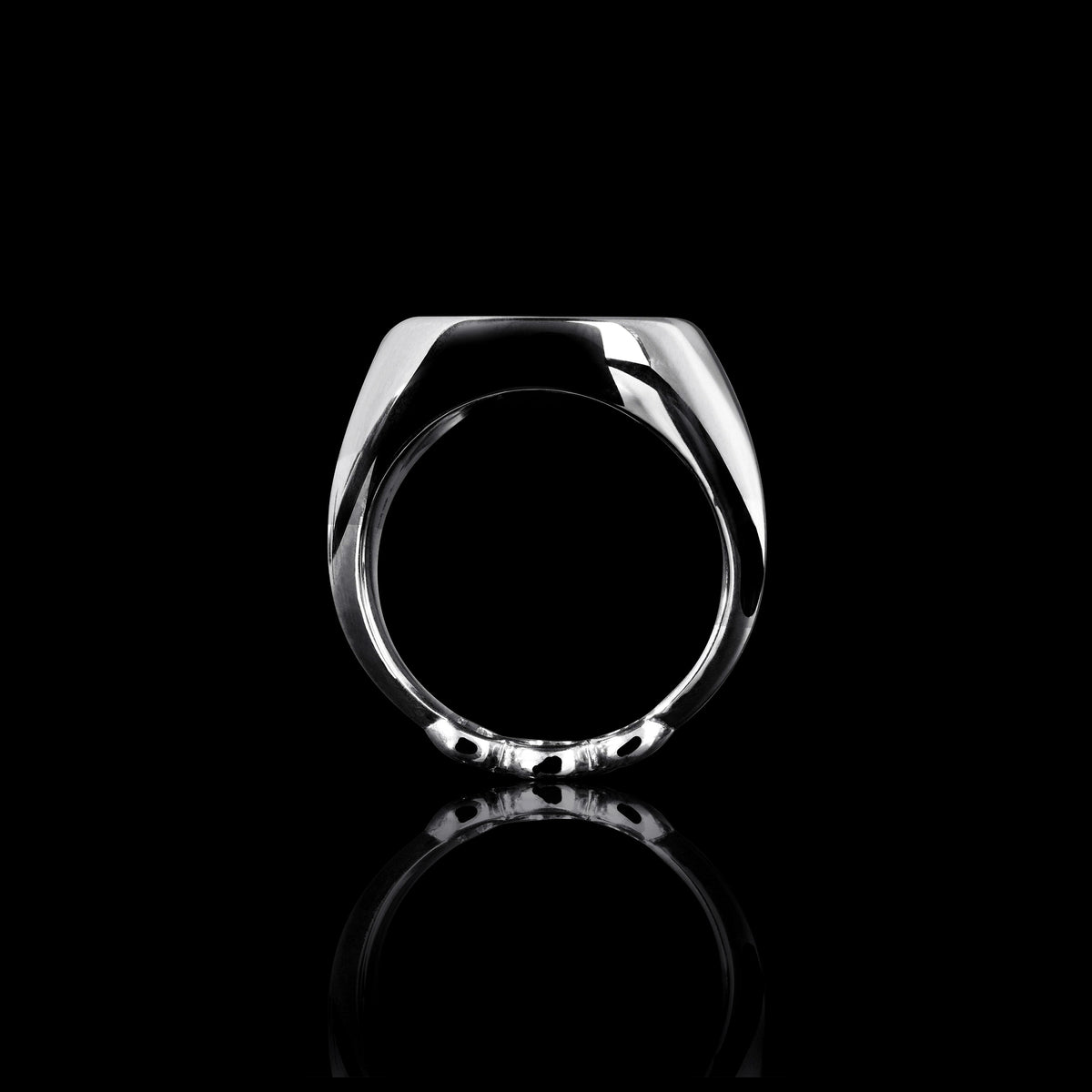 Signet Ring with Diamonds in 18K white gold, view 3