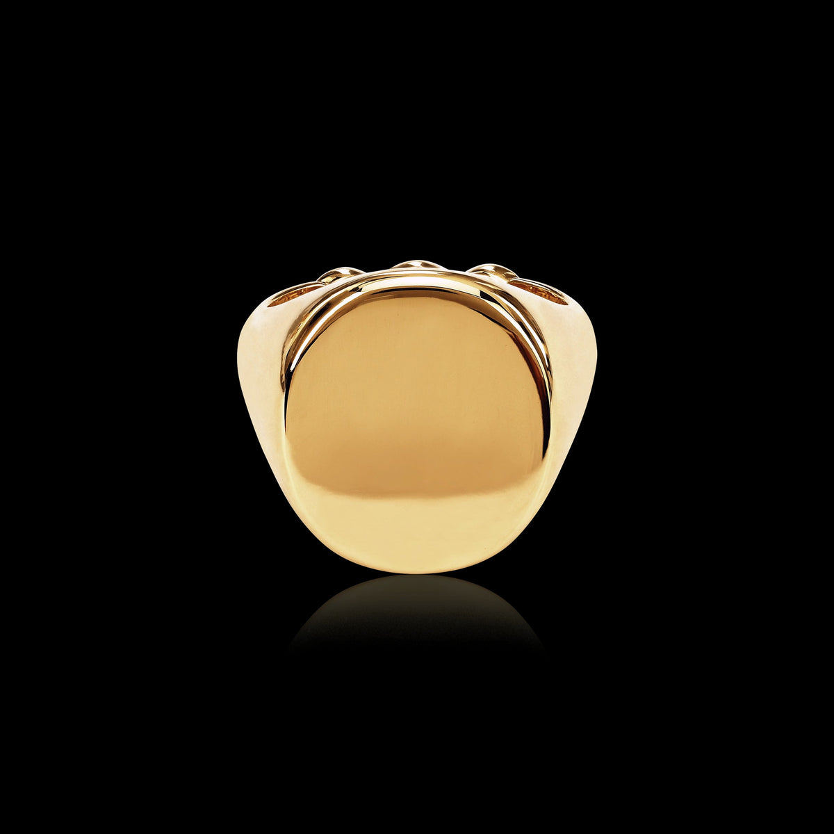 Signet Ring in 18K yellow gold by HOORSENBUHS®