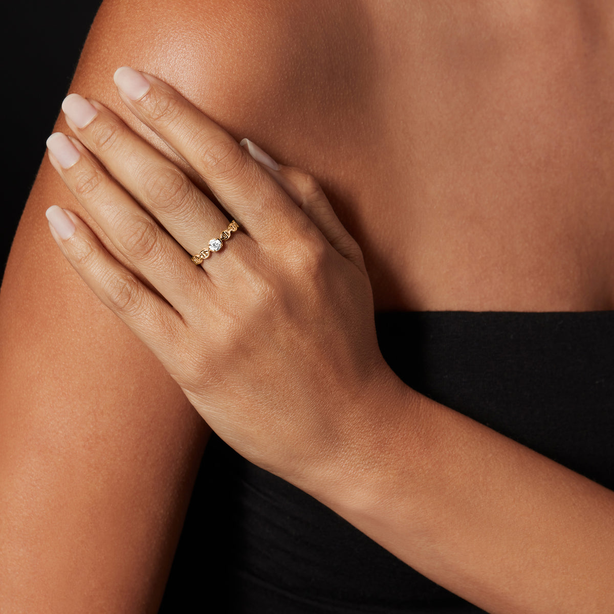 Micro II Single Solitaire with .25 Carat Diamond ring in 18K yellow gold, detail