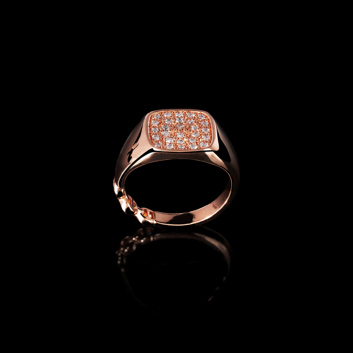 Rectangle Signet Ring with Diamonds in 18K rose gold