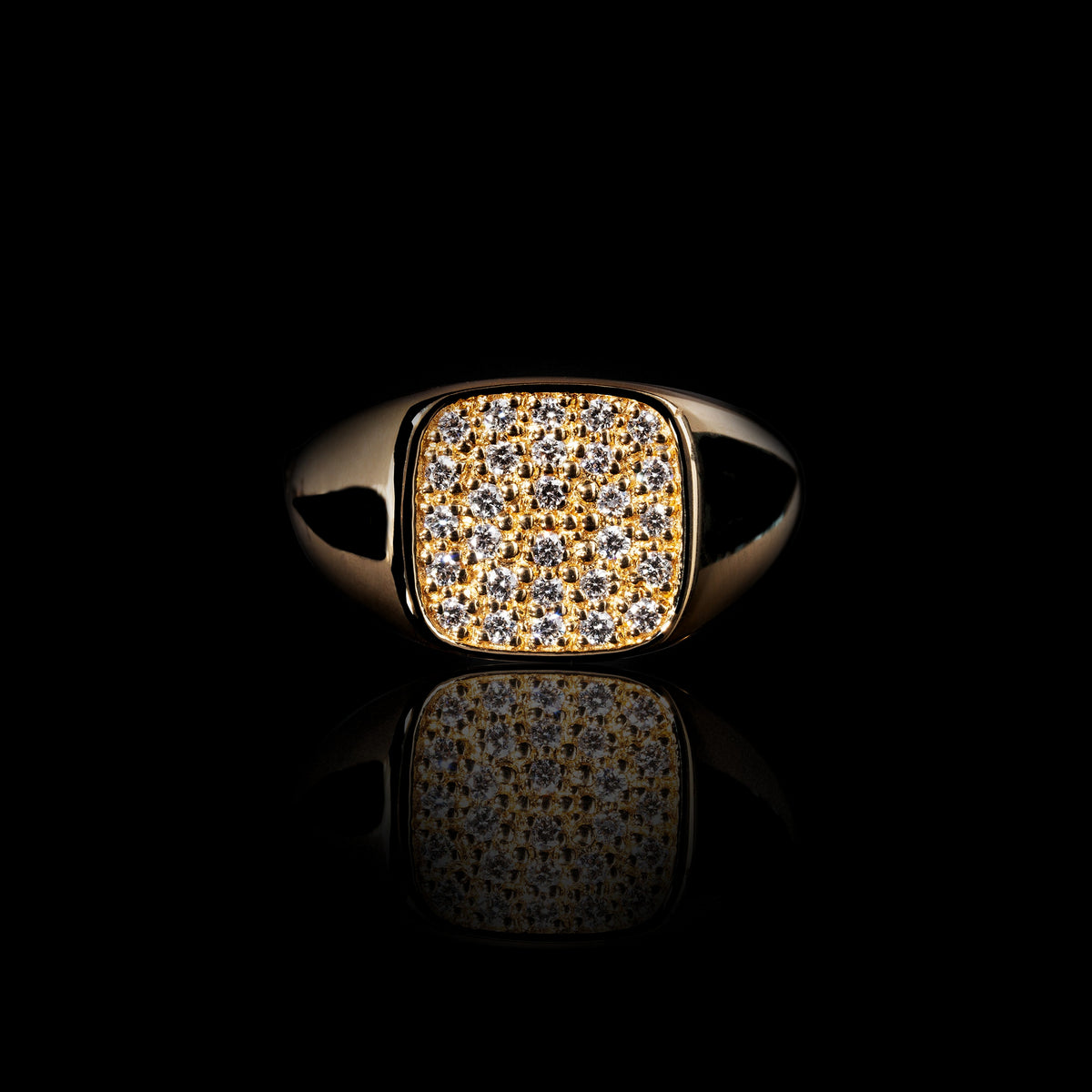 Rectangle Signet Ring with Diamonds in 18K yellow gold