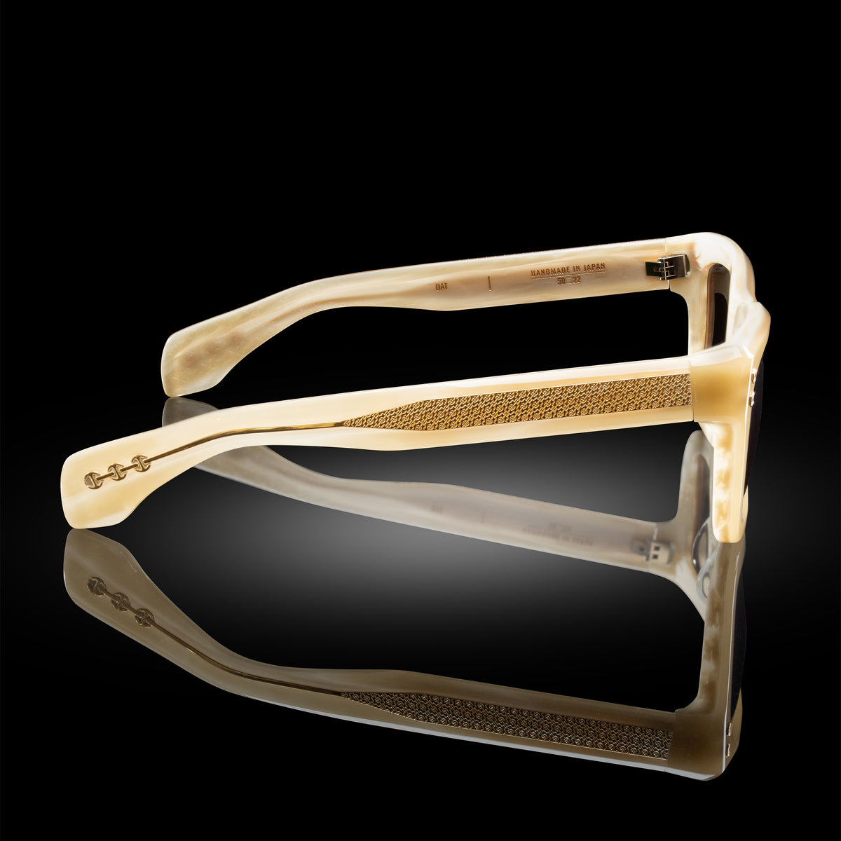 Model I eyewear in Oat, side view