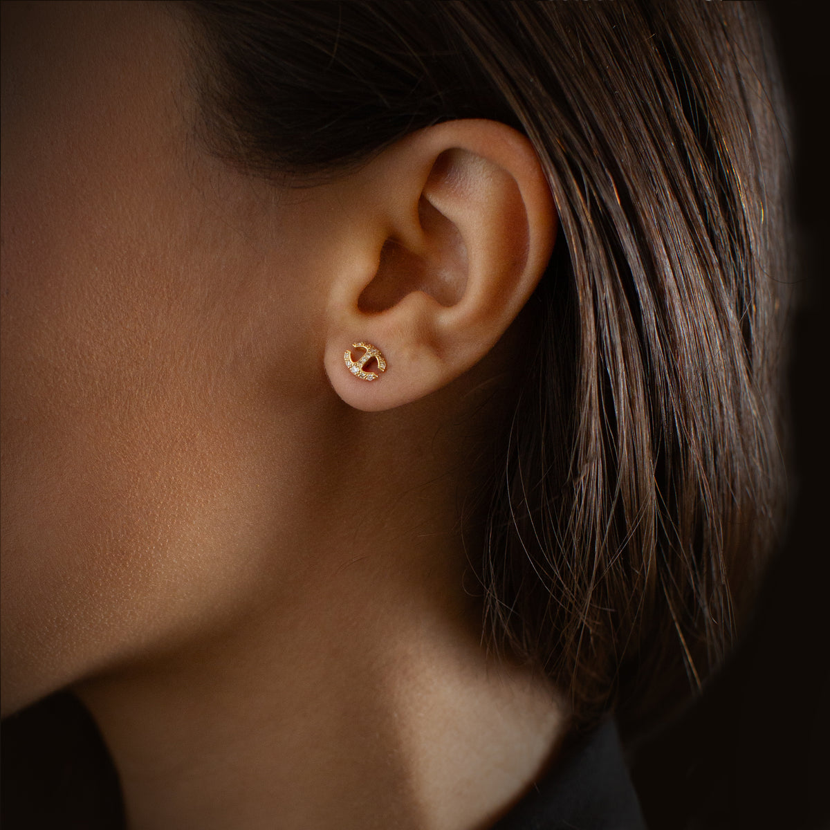 Small Link Studs with Diamonds earrings in 18K gold, worn on the ear