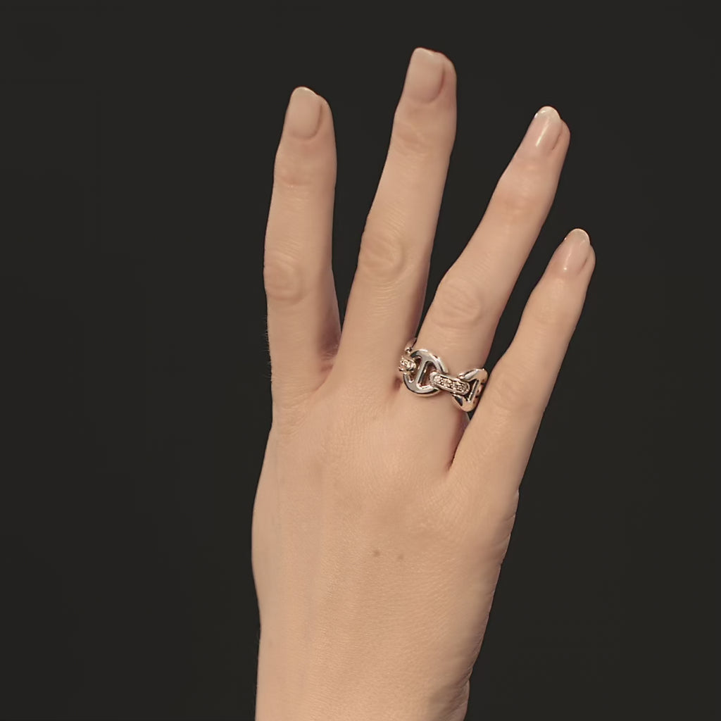 Quad Link with Diamond Bridges ring by HOORSENBUHS®, in motion