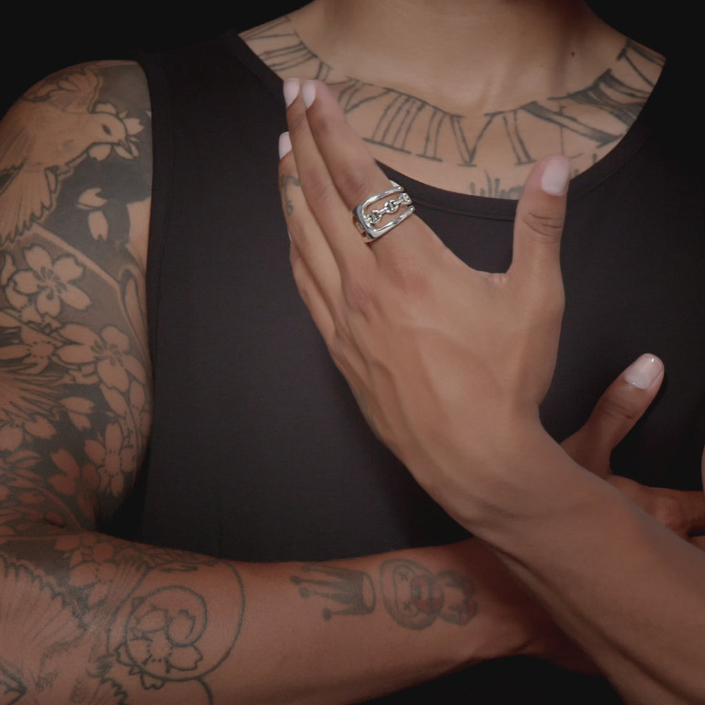 Phantom Clique ring by HOORSENBUHS®, in motion, view 2