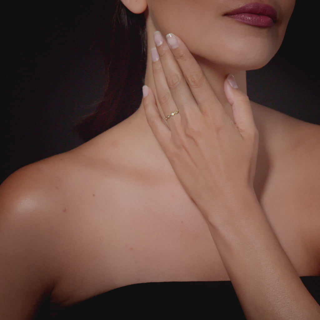 Micro I ring by HOORSENBUHS®, in motion