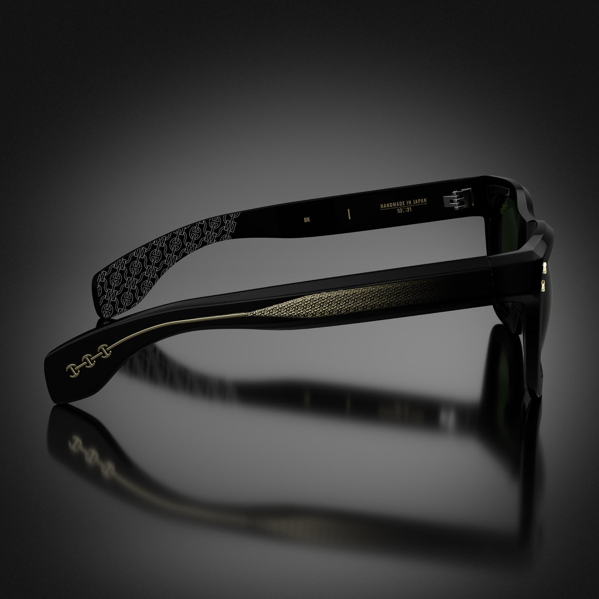 Model I eyewear in Black, side view